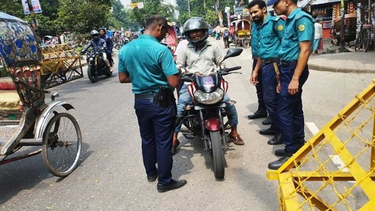 ট্রাফিক আইন লঙ্ঘনে ডিএমপির ১৭৮২ মামলা