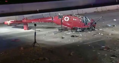 সড়কে আছড়ে পড়ল হেলিকপ্টার