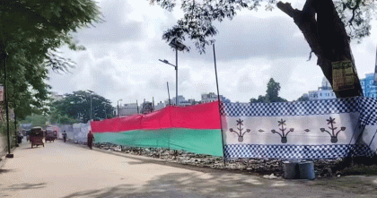 উপদেষ্টা আসবেন, তাই কাপড় দিয়ে আবর্জনার স্তূপ আড়াল