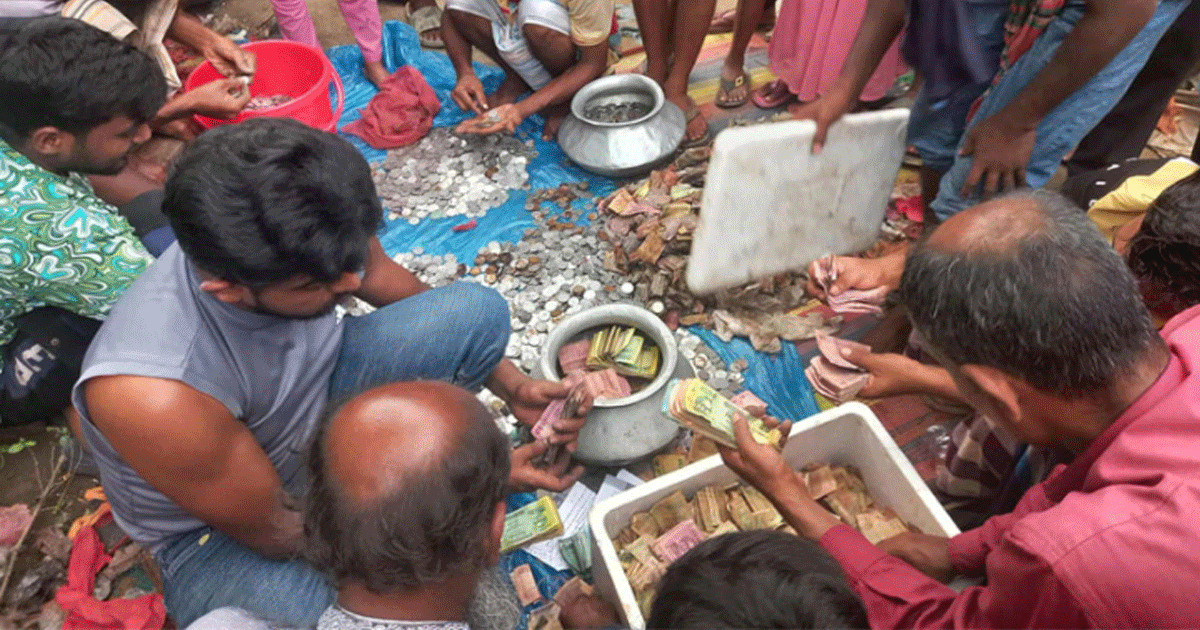 ভিক্ষুকের কাছ থেকে দুই বস্তা টাকা উদ্ধার, এলাকায় চাঞ্চল্য