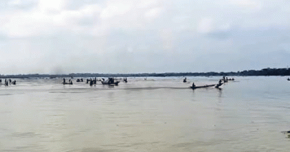 পটুয়াখালীতে অভিযানেও থামানো যাচ্ছে না জেলেদের; কৌশলে চলছে ইলিশ শিকার