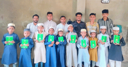 কোরআন অবমাননার প্রতিবাদে লোহাগাড়ায় ছাত্রদলের কোরআন বিতরণ

