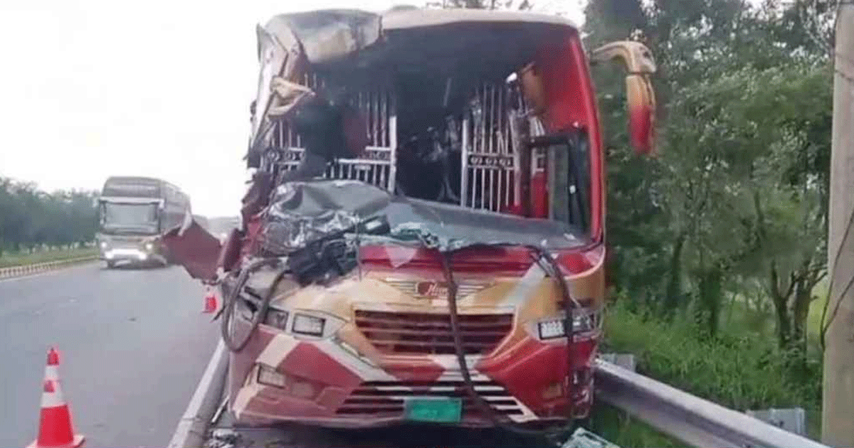 মাদারীপুরে বাস ও কাভার্ডভ্যান সংঘর্ষে নিহত এক