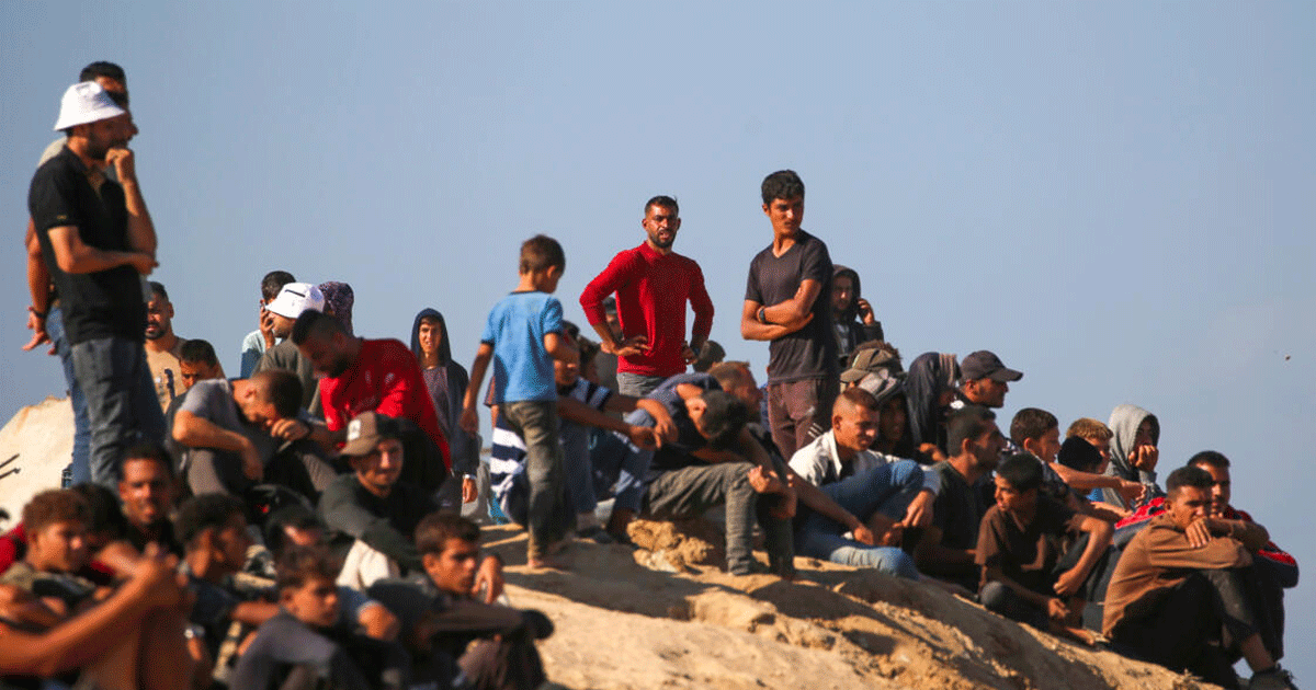 গাজায় ধ্বংসস্তূপ থেকে বের করা হচ্ছে একের পর এক মরদেহ