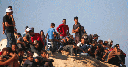 গাজায় ধ্বংসস্তূপ থেকে বের করা হচ্ছে একের পর এক মরদেহ