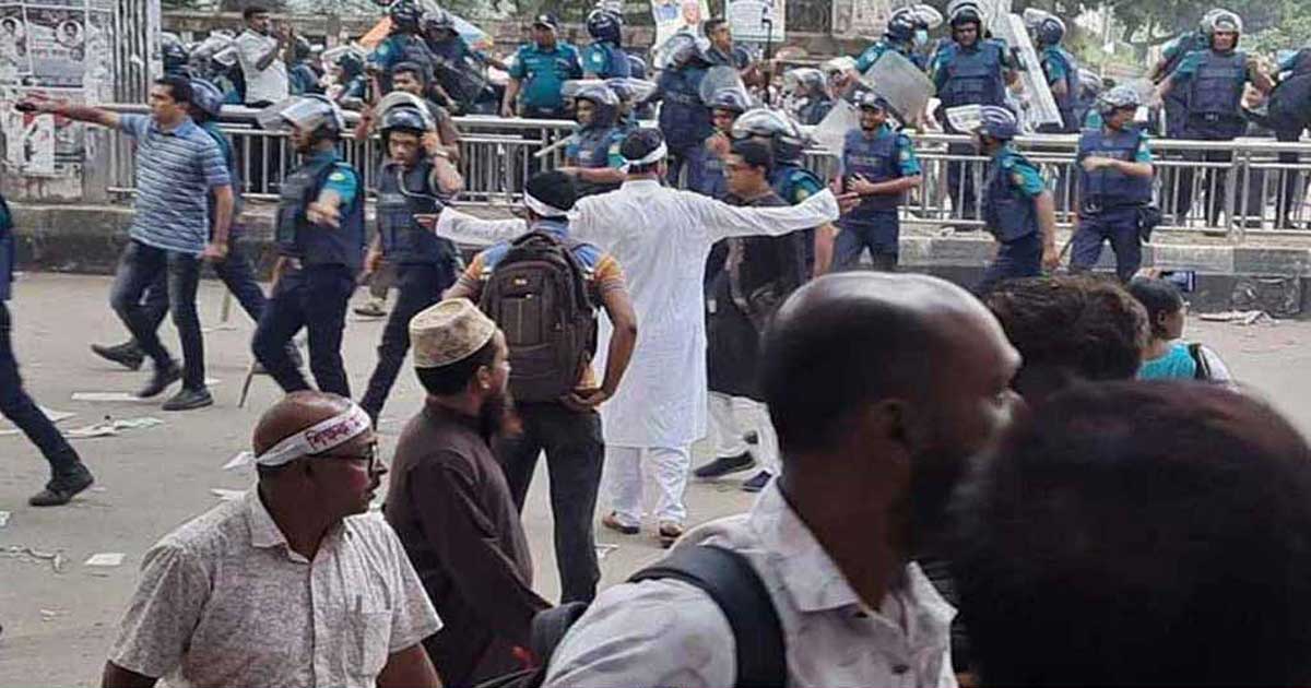 শিক্ষকদের ছত্রভঙ্গে সাউন্ড গ্রেনেড-লাঠিচার্জ, যান চলাচল স্বাভাবিক