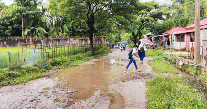 রাস্তা নয় যেন মরণফাঁদ