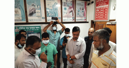 ভ্রাম্যমাণ আদালতের অভিযানে দর্শনায় সার ডিলারকে ১ লাখ ২০ হাজার টাকা জরিমানা