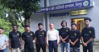 চাঁদপুরে পথকুকুরকে জলাতঙ্ক টিকা দিচ্ছে প্রাণিসম্পদ দপ্তর