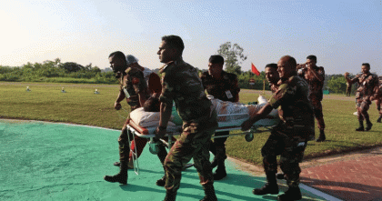 হেলিকপ্টারে ঢাকায় নেওয়া হলো আহত বিজিবি সদস্যকে