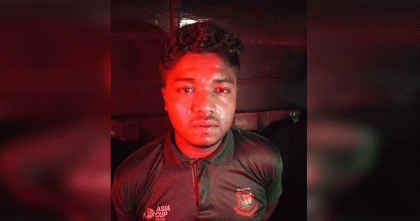 বগুড়ায় যাত্রীবাহী বাসে শিক্ষার্থীকে ধর্ষনের ঘটনায় চালক আটক