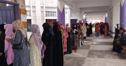 চাকসু নির্বাচন: ভোট দিতে আসা শিক্ষার্থীদের উচ্ছ্বাস