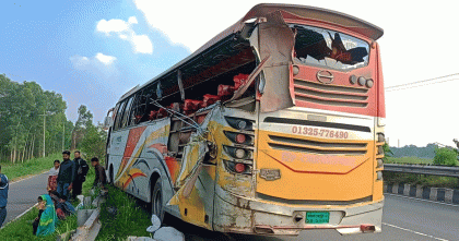 টাঙ্গাইলে বাস-ট্রাক সংঘর্ষে নারীসহ নিহত তিন