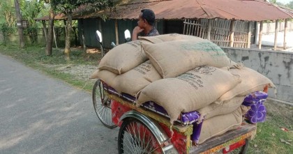 জয়পুরহাটে অবৈধভাবে সরকারি চাল বিক্রির চেষ্টা, তিনজনকে জরিমানা