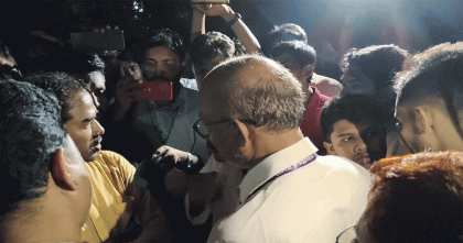 উত্তপ্ত ক্যাম্পাস: ভোট কারচুপির অভিযোগে উপ-উপাচার্য অবরুদ্ধ