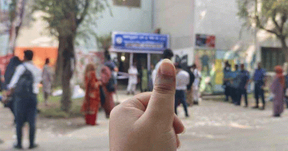 রাকসু নির্বাচন: আঙুলের কালি মুছে যাওয়ার অভিযোগ