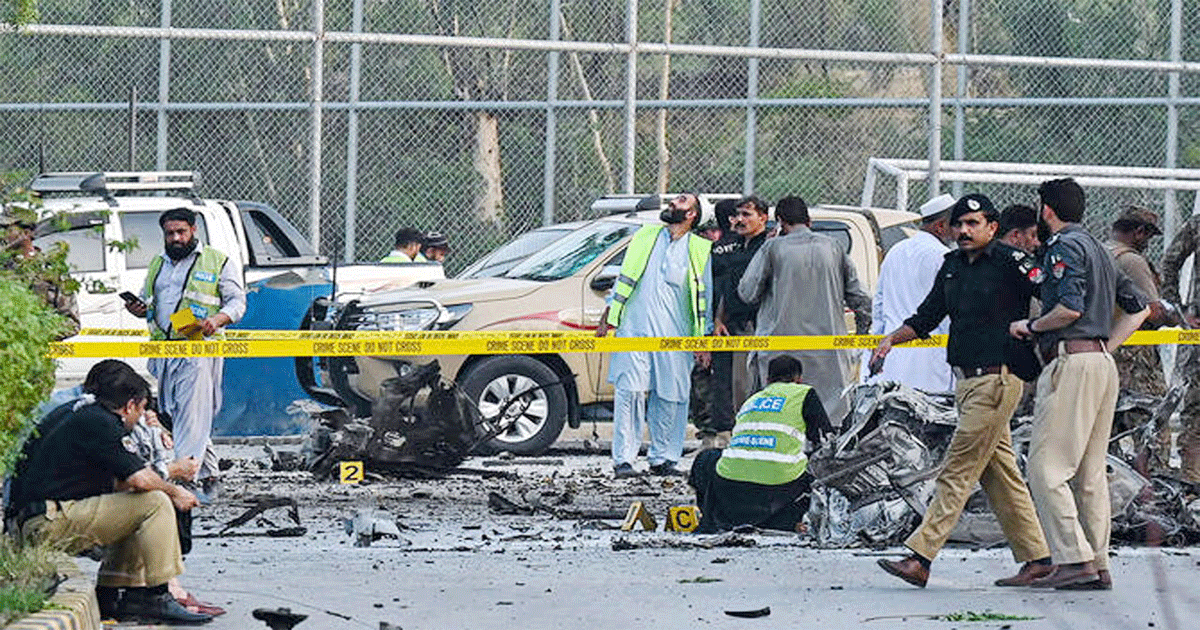 আফগান সীমান্তে আত্মঘাতী হামলা, সাত পাকিস্তানি সেনাসহ নিহত ১০: রয়টার্স

