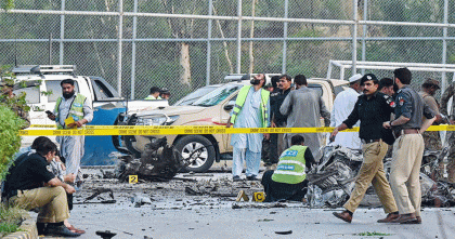 আফগান সীমান্তে আত্মঘাতী হামলা, সাত পাকিস্তানি সেনাসহ নিহত ১০: রয়টার্স

