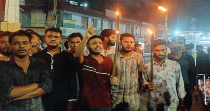 তিস্তা মেগা প্রকল্প বাস্তবায়নের দাবিতে জবিতে মশাল মিছিল