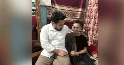 আহত জুলাইযোদ্ধা আতিকুলের সাথে দেখা করলেন এনসিপি আহ্বায়ক নাহিদ ইসলাম