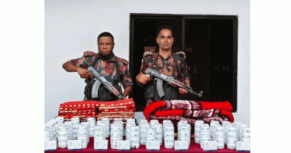 বেনাপোল সীমান্তে বিজিবির অভিযান: বিপুল পরিমাণ মালিকবিহীন মাদকদ্রব্য ও চোরাচালানী পণ্য জব্দ