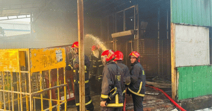 কার্গো ভিলেজের আগুন পুরোপুরি নির্বাপণ