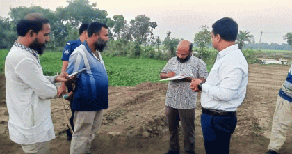 সিরাজগঞ্জে ব্রিজের মুখ বন্ধ করে মাটি ভরাট, তিনজনকে দুই লাখ ৮০ হাজার টাকা জরিমানা