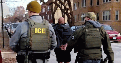 যুক্তরাষ্ট্রজুড়ে চলছে অবৈধ অভিবাসীদের ধরপাকড়