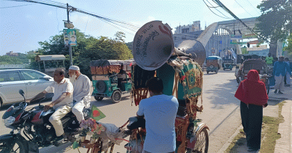 চার বছরের সঙ্গী কুকুর “কালু”কে হারিয়ে কিশোরগঞ্জ শহরজুড়ে মাইকিং