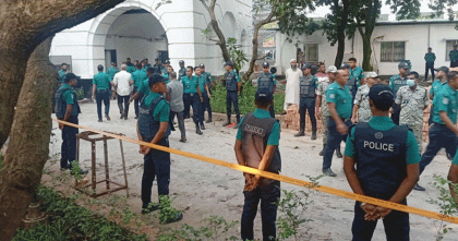 হেফাজতে থাকা সাবেক ও কর্মরত সেনা কর্মকর্তাদের ট্রাইব্যুনালে হাজির করা হয়েছে