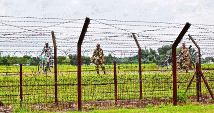 নওগাঁ সীমান্ত থেকে কৃষককে ধরে নিয়ে গেছে বিএসএফ