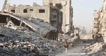 ধ্বংসস্তূপ সরিয়ে মৃত স্বজনদের খুঁজছেন ফিলিস্তিনিরা