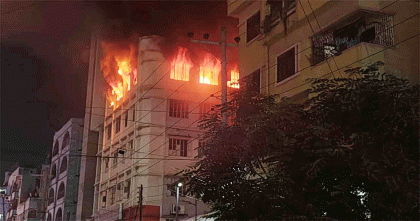 মিরপুরে কালশীতে বহুতল ভবনে আগুন, নিয়ন্ত্রণে ছয় ইউনিট