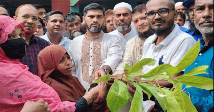 পটুয়াখালীতে ‘আমরা কমলাপুর সন্তান’ এর উদ্যোগে ঔষধি গাছের চারা বিতরণ ও ফ্রি মেডিকেল ক্যাম্প