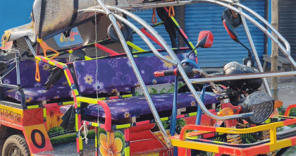 বাউফলে অবৈধ ট্রলির ধাক্কায় সেনা সদস্যসহ তিনজন গুরুতর আহত