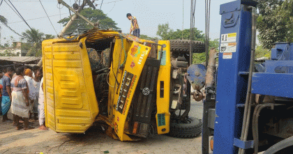পাবনায় সড়ক দুর্ঘটনায় নিহত তিন 