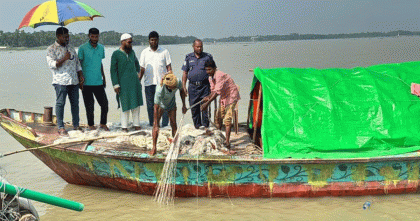 দুমকিতে মৎস্য অভিযান শেষে ফেরার পথে ট্রলার ডাকাতি