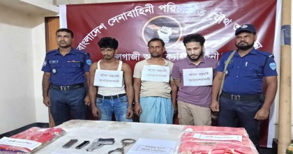 যৌথ বাহিনীর অভিযানে অস্ত্র, ইয়াবা ও ভারতীয় পণ্যসহ ছাত্রলীগ ক্যাডার পিস্তল রানা আটক