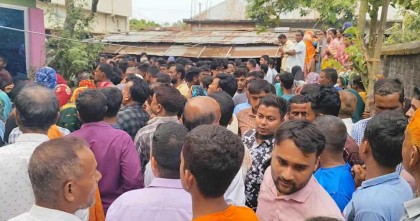 প্রবাসে থাকা স্ত্রীকে ভিডিও কলে রেখে স্বামীর গলায় ফাঁস দিয়ে মৃত্যু