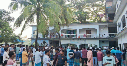 নোয়াখালীতে মাদ্রাসা ছাত্রকে গলা কেটে হত্যা