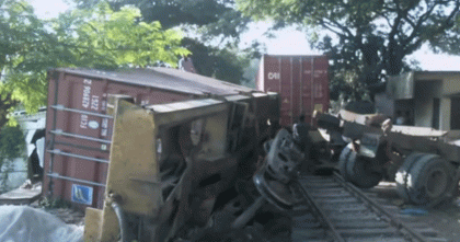 চট্টগ্রামে মালবাহী ট্রেনের সাথে ট্রাকের ধাক্কায় নিহত এক