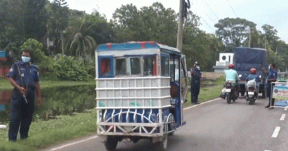 চাঁদপুরে নিরাপত্তা জোরদার; চেকপোস্ট বসিয়ে পুলিশের তল্লাশি