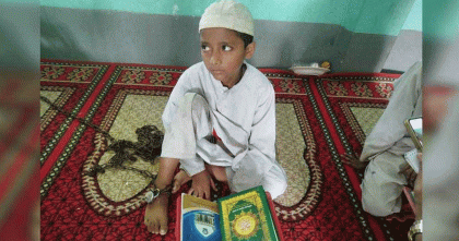 পিরোজপুরের ভাণ্ডারিয়ায় মাদ্রাসা থেকে পায়ে শিকল বাঁধা শিশু শিক্ষার্থী উদ্ধার