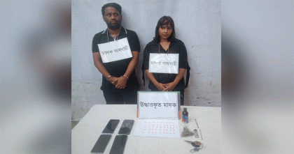 হাজীগঞ্জে মাদকসহ আটক দুই, তরুণী বললেন, ‘আমার মদ খাওয়ার লাইসেন্স আছে’