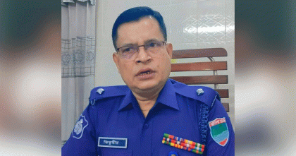 দর্শনার পুতুলকে স্বর্ন চোরাচালান মামলায় ফাঁসানো সেই ওসি তিতুমীরকে ক্লোজড