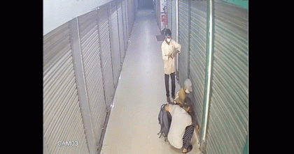 মানিকগঞ্জ শহরে দিনের আলোয় দুর্ধর্ষ ডাকাতি