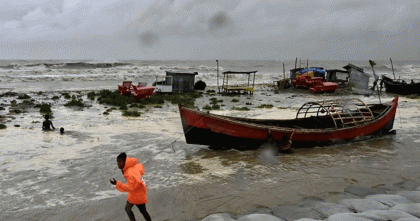 ঘূর্ণিঝড় মন্থার প্রভবে ভারী বৃষ্টি হতে পারে যেসব জেলায়