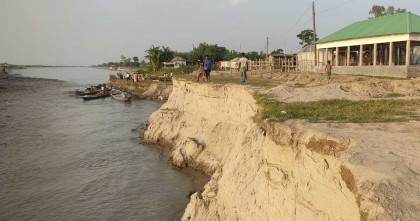 সিরাজগঞ্জের শাহজাদপুরে যমুনার ভয়াবহ ভাঙন; দুই ইউনিয়নের নয়টি গ্রাম নদীগর্ভে