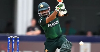 মাত্র ১১ রান করেই বিশ্ব রেকর্ড বাবর আজমের