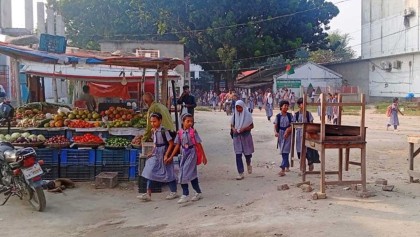 স্কুল মাঠ দখল করে বিএনপি নেতার ৯ দোকান, খেলাধুলা বন্ধ শিক্ষার্থীদের